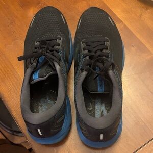 Men’s Brooks tennis shoes black size 11.5 barely worn